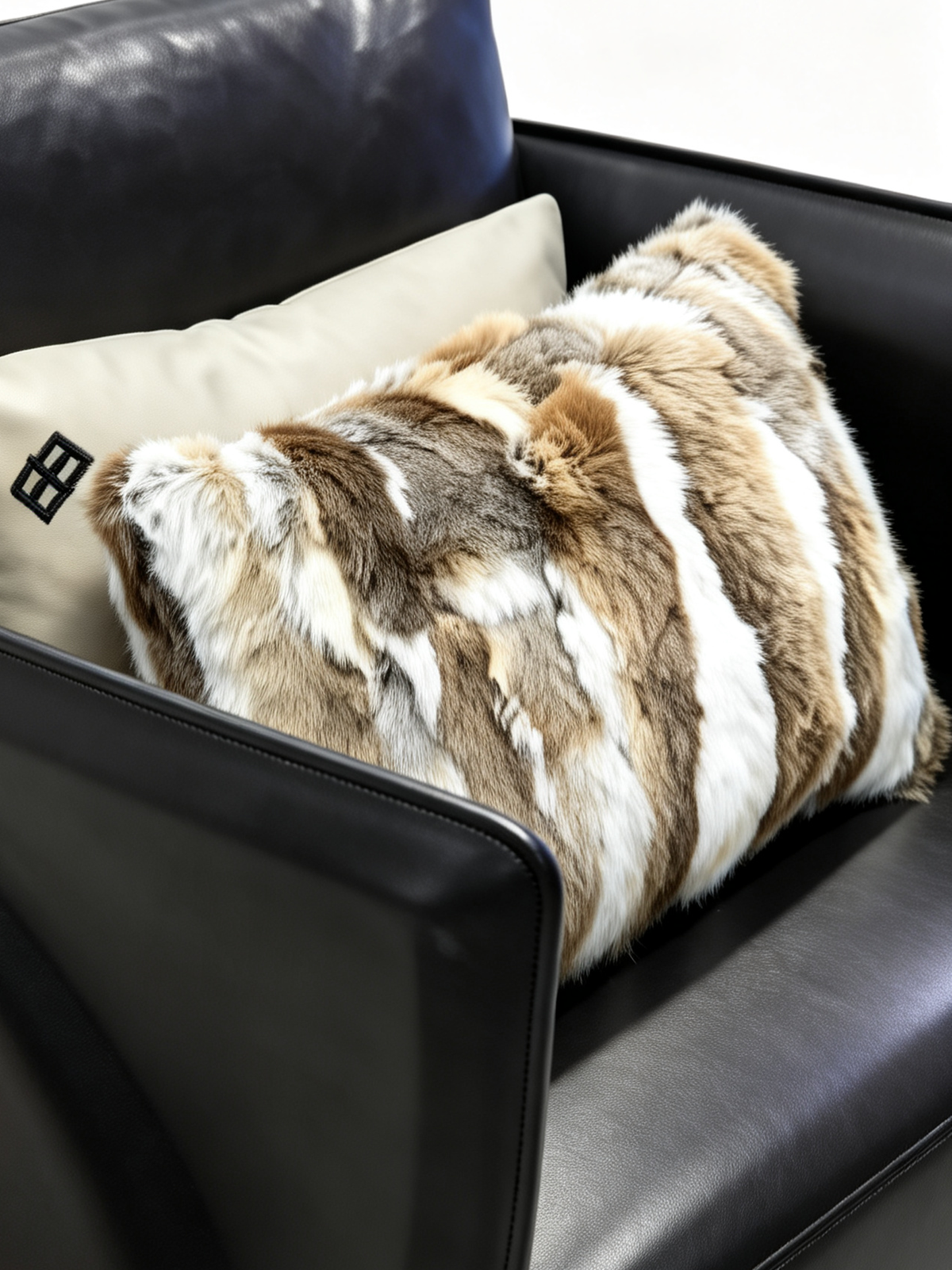 VAREN Leather Lounge Chair